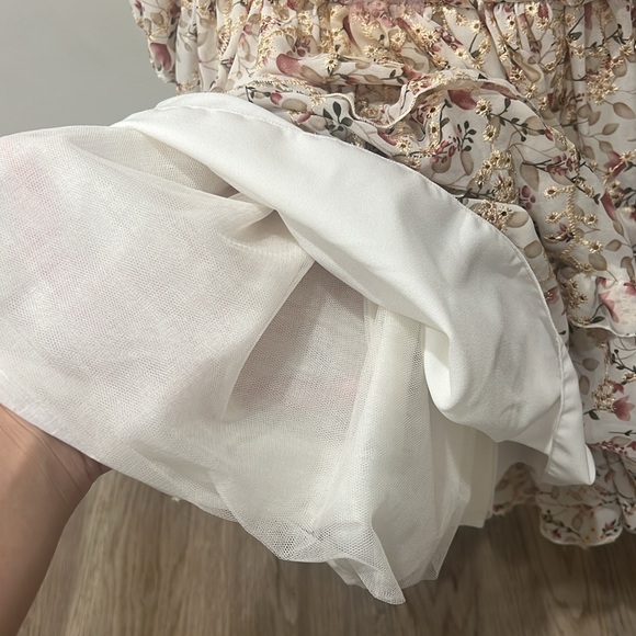 Girls designer dress. Ivory chiffon with floral design formal dress. Size 3-4T. - Picture 4 of 9